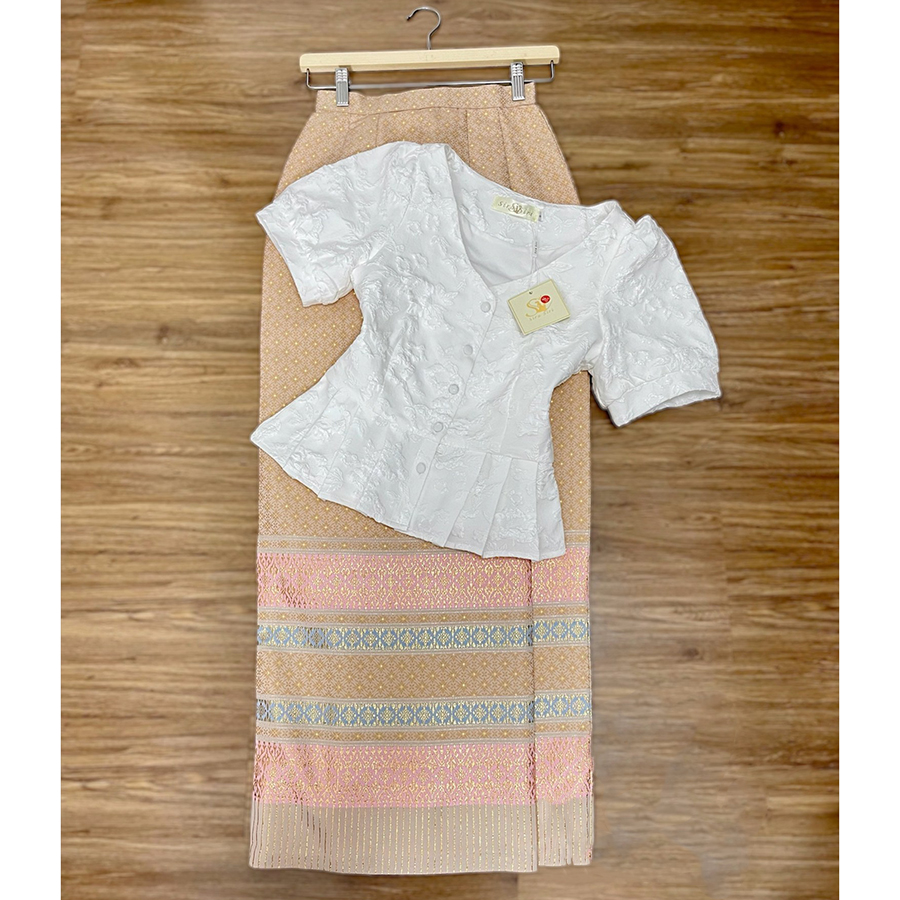 kudapy เสื้อสีขาว+ผ้าถุงสีฟ้า ,สีเหลืองทองทอลาย เซตเข้าชุดใส่ไปงานแต่งสวยๆ