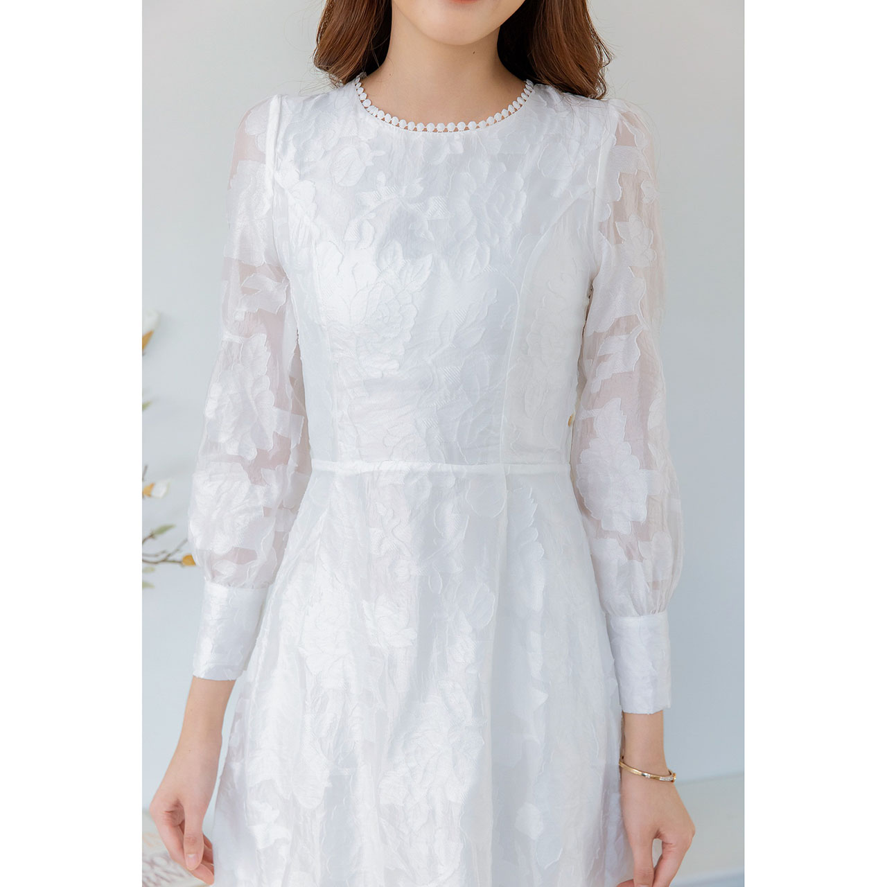 kudapy เดรสผ้าญี่ปุ่นแขนยาว เทคเจอร์ลายดอกมีมิติสวย น่ารักละมุน มีดีเทลแต่งลูกไม้ช่วงคอ