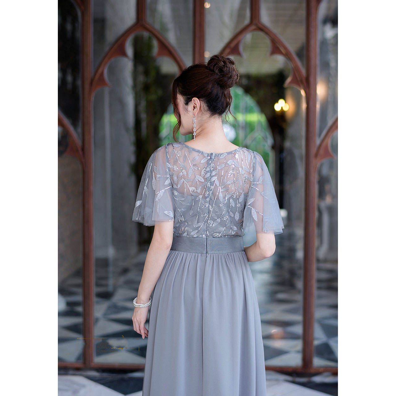 kudapy เดรสยาวสีเทา/สีชมพู/สีเหลือง ผ้าพริ้วสวยความยาวคลุมข้อเท้า ช่วงตัวเป็นงานลูกไม้ปักลายใบไม้แต่งเลื่อมเลื้อยสวยงาม แขนระบายใส่สวยตามรูป