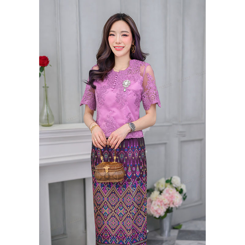 kudapy เสื้อลูกไม้อิตาลีเนื้อแน่นหนาซีทรูสีทอง/สีม่วง ปักลูกไม้แน่นมากแขนสั้นช่วงอกแต่งกระดุมหน้า มีชิปหลังยาวใส่สบาย (เฉพาะเสื้อ)