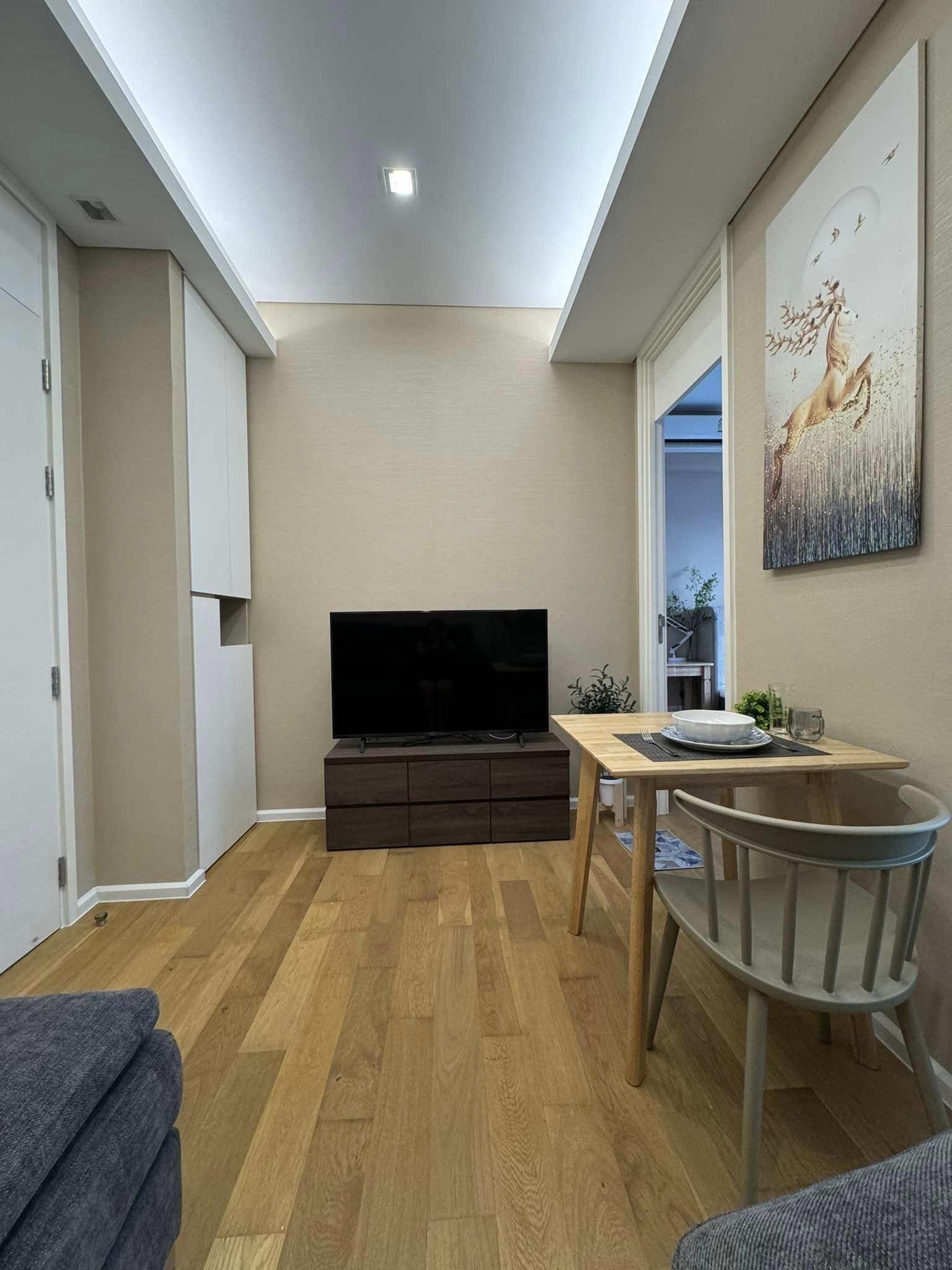 ให้เช่าคอนโด เดอะ เซนต์ เรสซิเดนซ์ (The Saint Residences) - ตกแต่งเฟอร์ครบชั้นสูงเครื่องซักผ้าพร้อมอยู่ - การเดินทาง: ใกล้ MRT พหลโยธินและห้าแยกลาดพร้าว