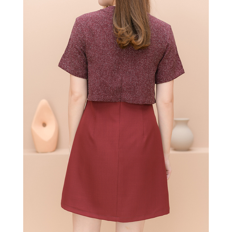 kudapy เดรสสั้นสีแดงเข้ม/สีม่วงลาเวนเดอร์ ทรงเอ ซิปหลังใส่ง่าย ตัวเสื้อผ้าชาแนล คอจีนติดกระดุมปั๊มสามารถแกะได้จริง ดีไซน์เย็บแยกชิ้นออกจากกระโปรง ดูภายนอกเหมือนใส่แยกชิ้นเก๋ๆ