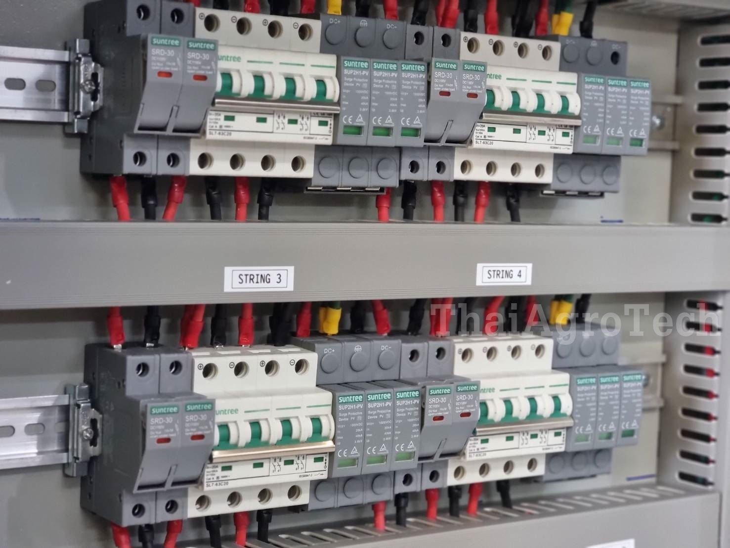 ตู้ดีซีคอมบายเนอร์ Suntree DC Combiner Box 1000V ใช้กับงานติดตั้งระบบโซล่าเซลล์ แบบ 10 สตริง 80-100 กิโลวัตต์, For Solar Cell System DC PV 10String 80-100kwp