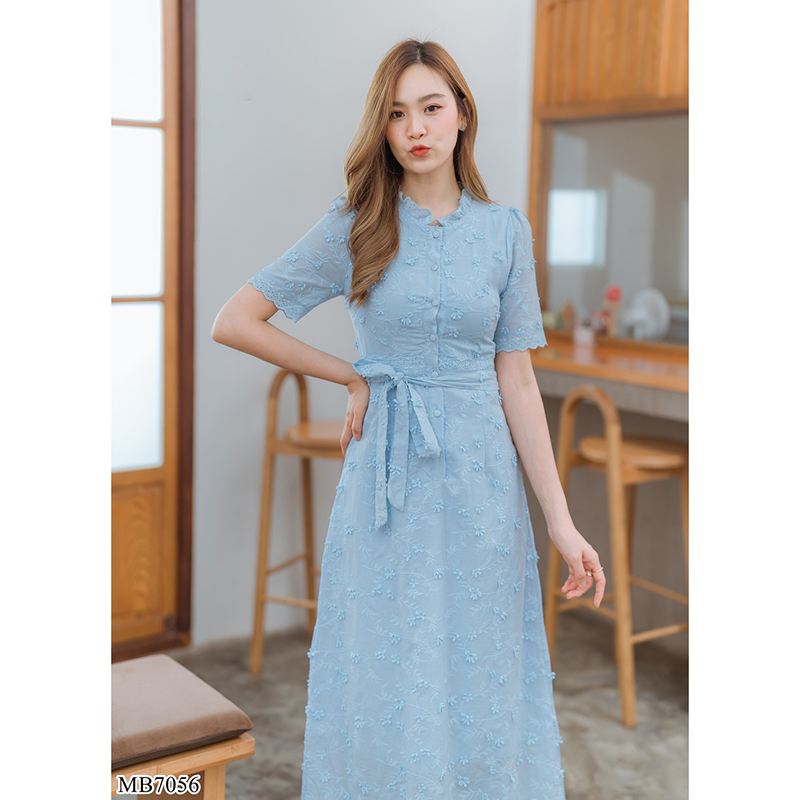 kudapy เดรสยาวสีฟ้า/สีชมพู/สีขาว ลายปักมือกระดุมหน้าบวกเชือก