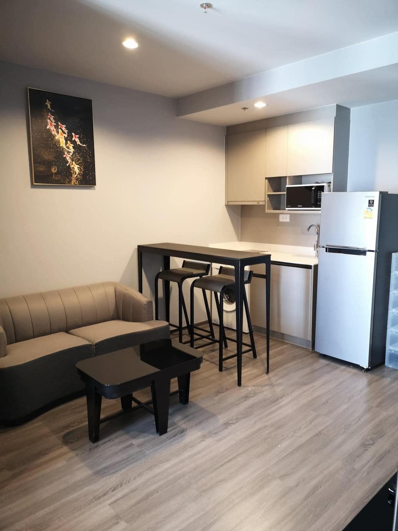 ปล่อยเช่าคอนโด IDEO Mobi Rangnam (ไอดีโอ โมบิ รางน้ำ) - เฟอร์เครื่องใช้ไฟฟ้าครบครั้น - การเดินทาง: ใกล้ BTS อนุสาวรีย์