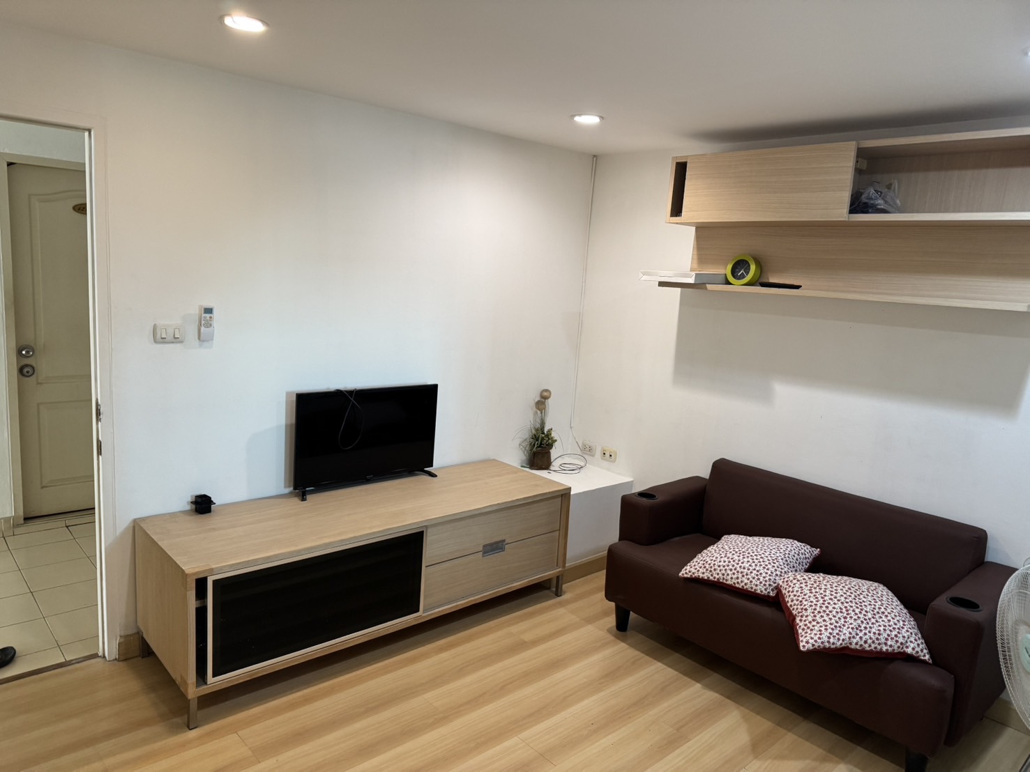 ปล่อยเช่าคอนโด เปรมสิริ บูติค พาร์ค (Premsiri Boutique Park) - โซนพื้นที่ BTS เกษตร เสนา / ม.เกษตร - 1ห้องนอน 1ห้องน้ำ 1ห้องครัว - ขนาดห้อง 34 ตรม. ชั้น 9 ตึก C - ให้เช่า 8,000 ต่อเดือน