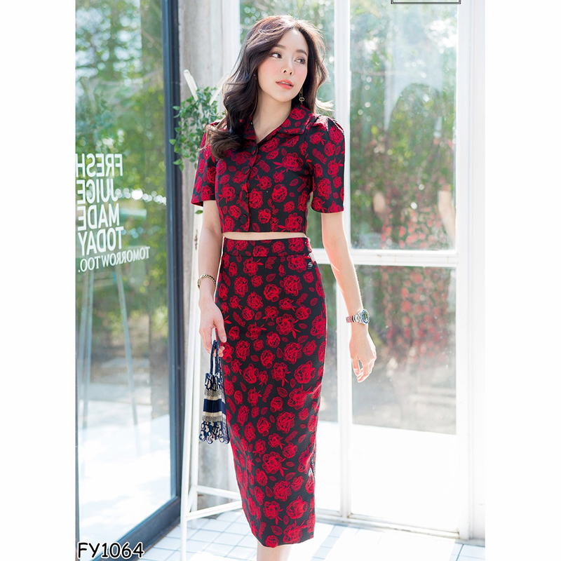 kudapy เซทกระโปร่ง+เสื้อสีแดงดำ/สีเทาขาว คอปกแขนสั้น ยาวลายกุหลาบทั้งชุด คอวี แขนสั้น งานสวยจริงค่ะ