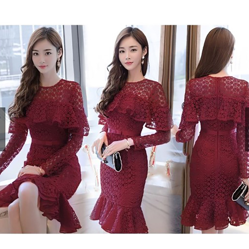 kudapy เดรสสั้นสีแดง ลูกไม้แขนยาว ไหล่ซีทรูแต่งระบายรอบอก เอวเย็บแต่งโบว์