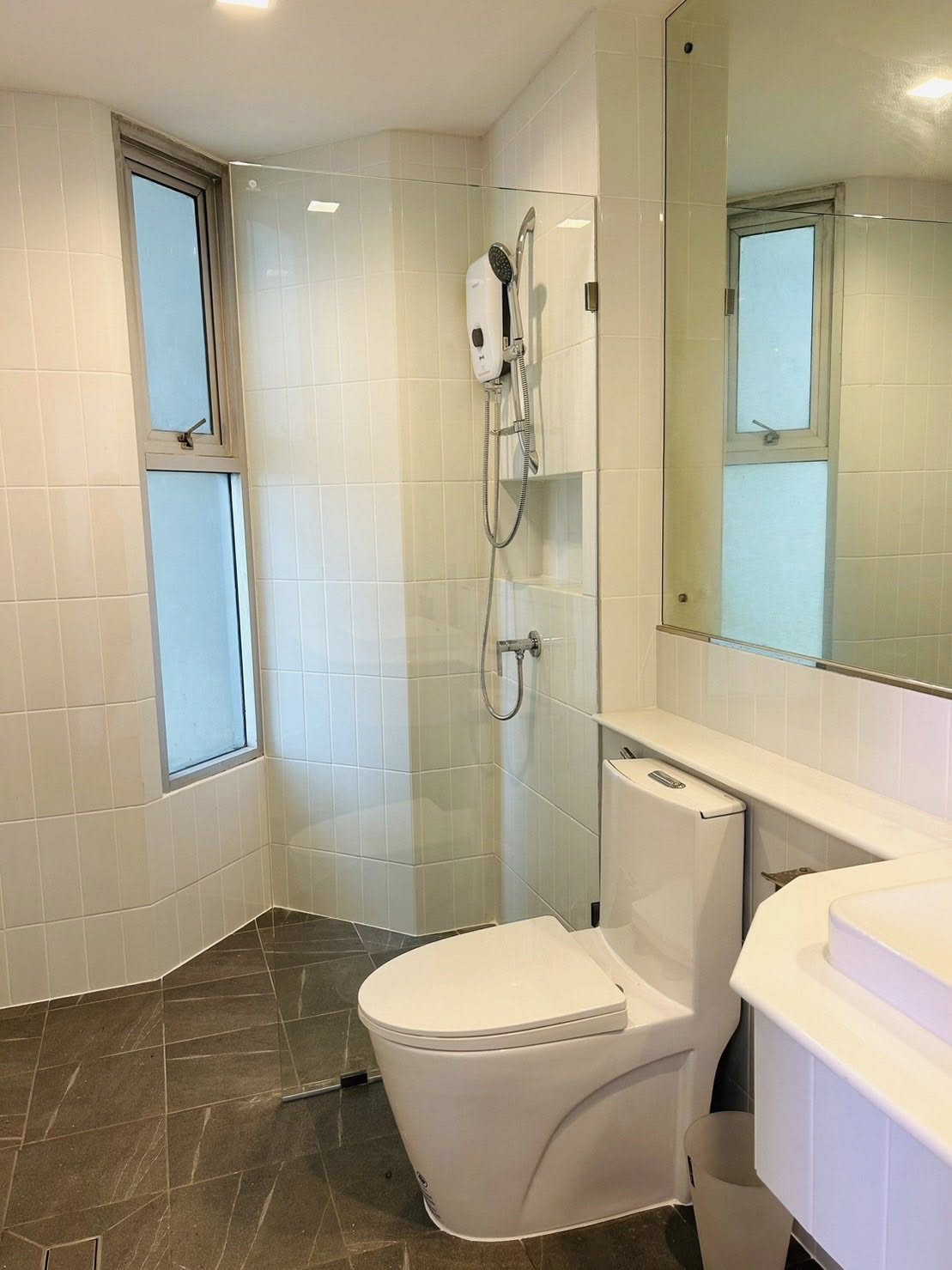 ให้เช่าห้องแบบ 2ห้องนอน 1ห้องน้ำ โซนพื้นที่ ติด BTS สุรศักดิ์ 0 เมตร คอนโด Sathorn House (สาธร เฮ้าส์) High Rise ขนาดห้อง 54 ตรม. ชั้น 36