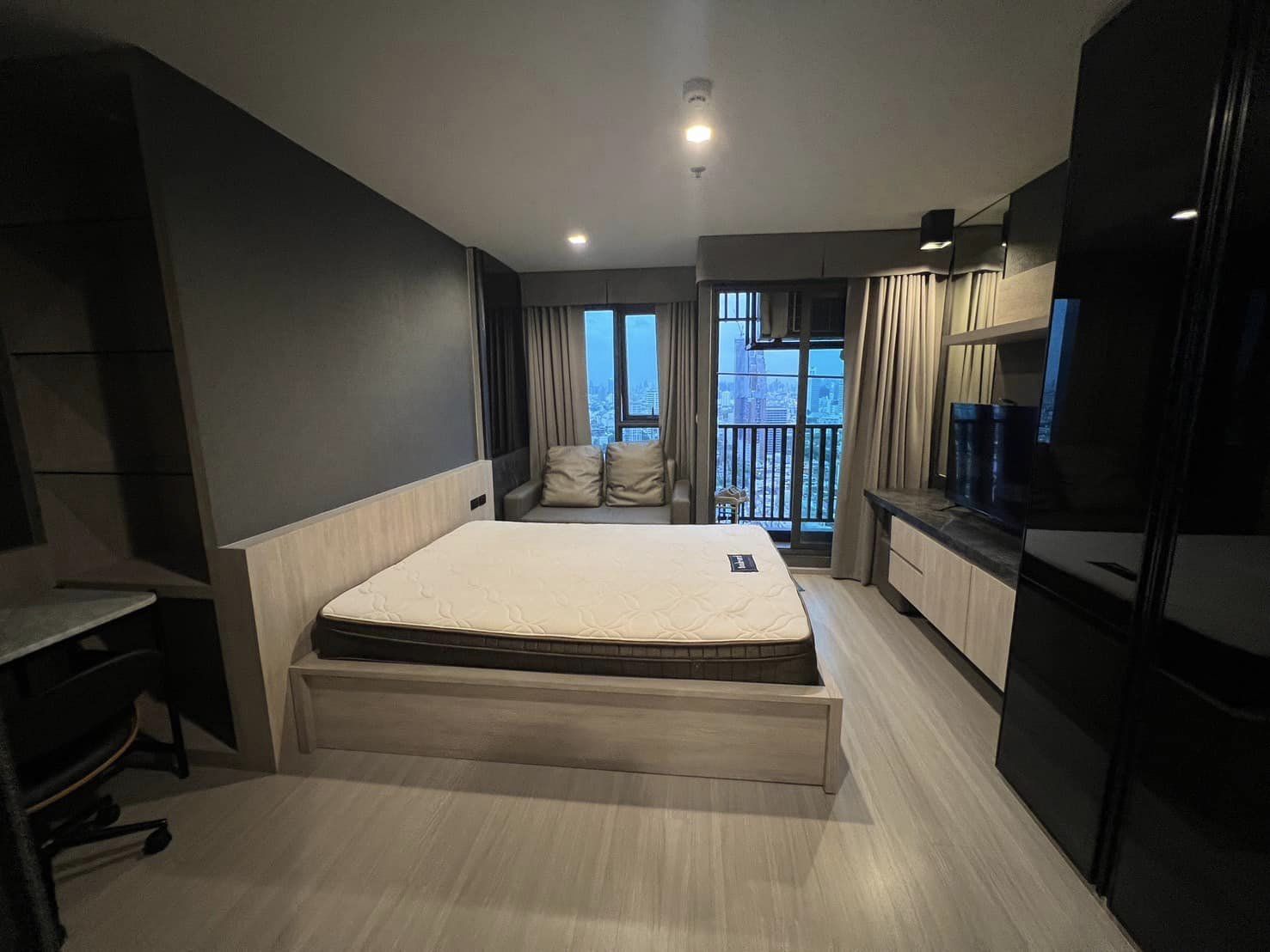 ปล่อยเช่าคอนโด Life Ladprao (ไลฟ์ ลาดพร้าว) - Studio 1ห้องน้ำ 1ห้องครัว - ใกล้ BTS ห้าแยกลาดพร้าว - ขนาดห้อง 28 ตรม. ชั้น 30 ตึก B