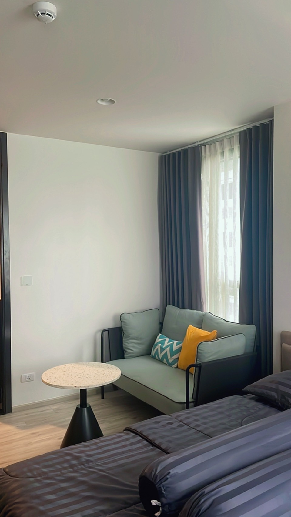 ปล่อยเช่าคอนโด XT Huaikhwang (เอ็กซ์ที ห้วยขวาง) - Studio 1ห้องครัว 1ห้องน้ำ - ใกล้ MRT ห้วยขวาง - ขนาดห้อง 30 ตรม. ชั้น 10 ตึก B