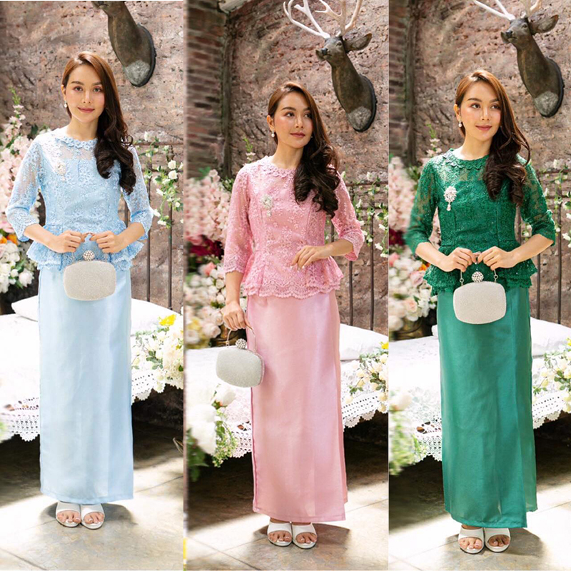 kudapy ชุดผ้าไหมอิตาลีสีเขียว/สีฟ้า/สีชมพู คอกลม เอวดีด แต่งคอเสื้อด้วยลูกไม้อีกชั้น งานเย็บประณีต มีซับใน หรูหรา ดูแพง