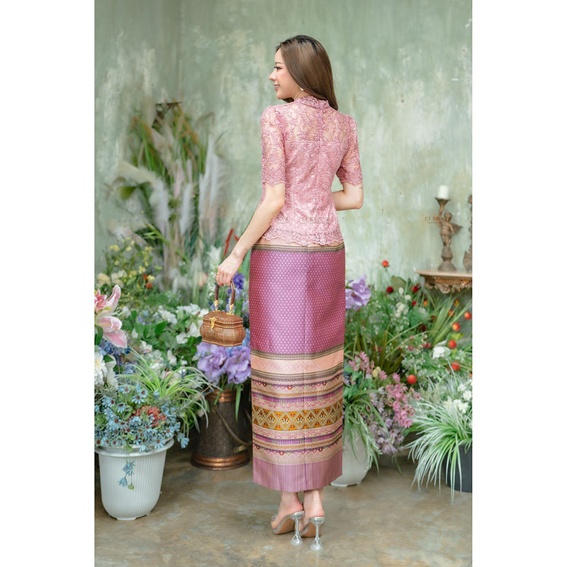 kudapy เซ็ทเสื้อลูกไม้คอวี แขนสั้นสีเขียว/สีเหลืองทอง/สีชมพู+ผ้าถุงผ้าไหมสวยดูดี ใส่ออกงาน งานเสื้อพรีเมี่ยมสุดๆ