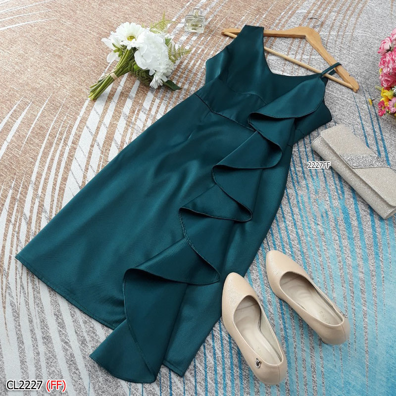 kudapy เดรสสายเดี่ยวสีน้ำตาลเข้ม/สีเขียว/สีฟ้า/สีน้ำตาล ผ้าซาร่าเงา แต่งระบายย้วยลงมาเพิ่มความโดดเด่นให้กับชุด