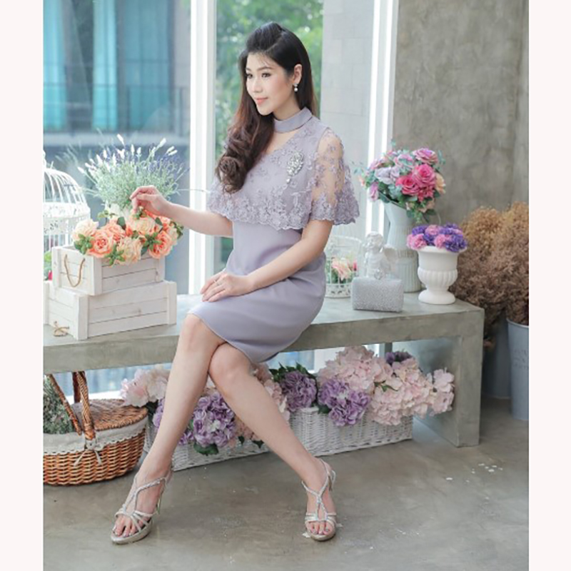 kudapy เดรสสีเทา /สีโอรส (เหลือ M) คอวี แต่งลูกไม้คลุมด้านบนสวยๆ ตัวชุดเป็นผ้าสีพื้นเนื้อดี มีซับในในตัว ซิบซ่อนด้านหลัง