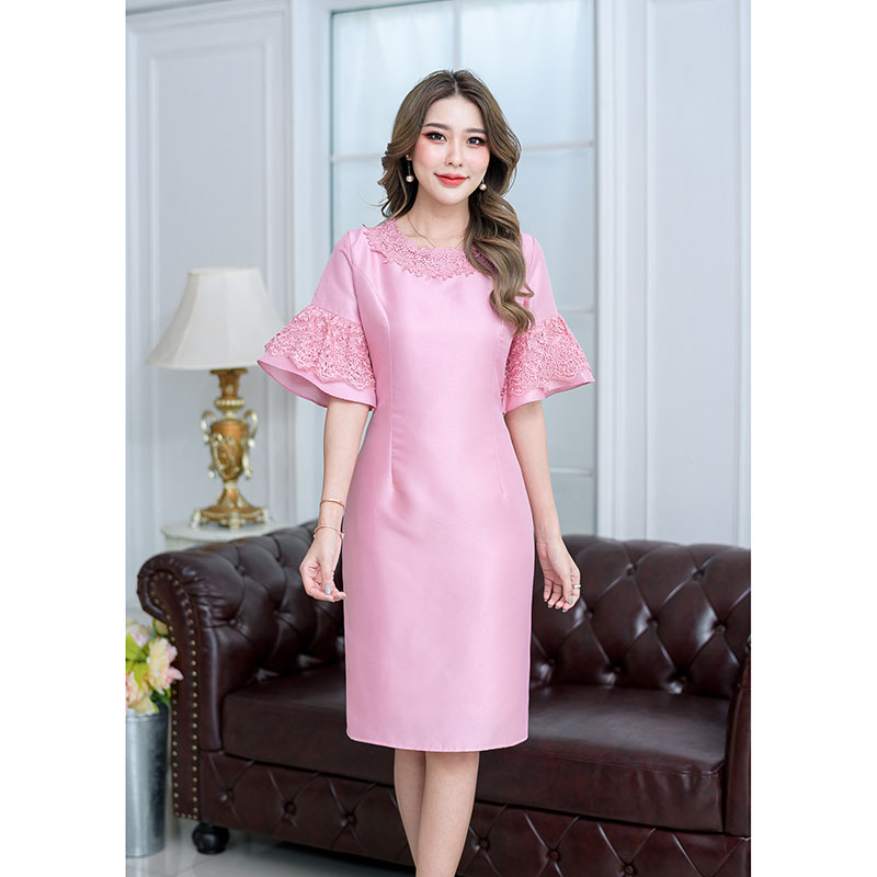 kudapy เดรสผ้าไหมแขนกระดิ่ง-ชมพูม่วง/สีชมพูอ่อน ช่วงแขนเป็นงานแขนบานทรงกระดิ่งใส่จริงสวยหรู แต่งปลายแขนเป็นผ้า 2 ชิ้น ด้านในเป็นผ้าไหม ด้านนอกเป็นผ้าลายเชิงลูกไม้ผสมกลิตเตอร์