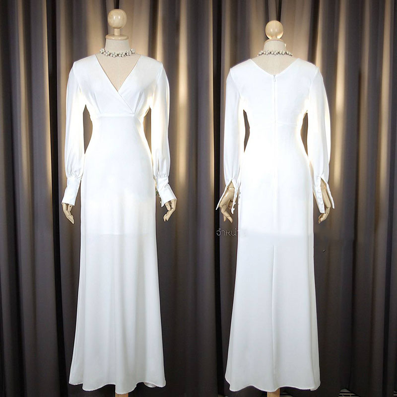 kudapy kudapy เดรสยาวสีขาว/สกรมท่า แขนยาว คัตติ้งถ่วงข้อมือ กระดุมห่อผ้า คอวี เอวสูง เข้ารูปแต่ไม่รัดทรง กระโปรงหางปลา หรูหรา