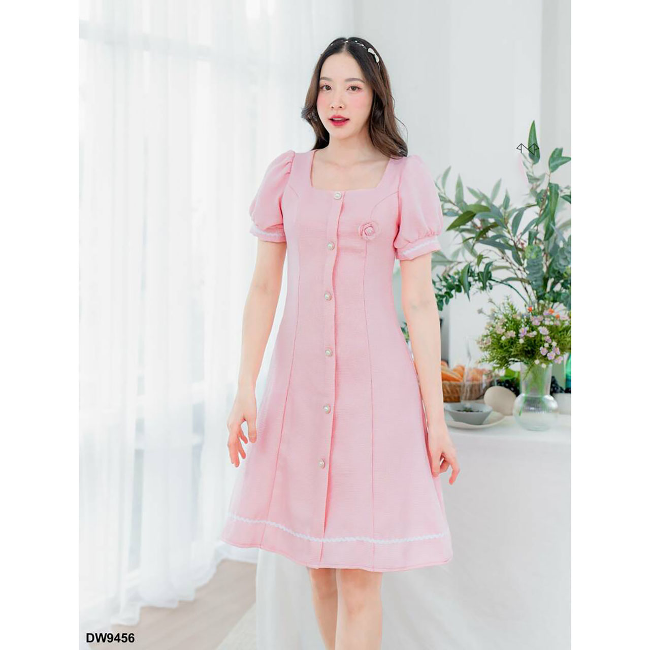 kudapy เดรสสั้นสีฟ้า/สีขาว/สีชมพู แขนตุ๊กตาดอกไม้ติดอก