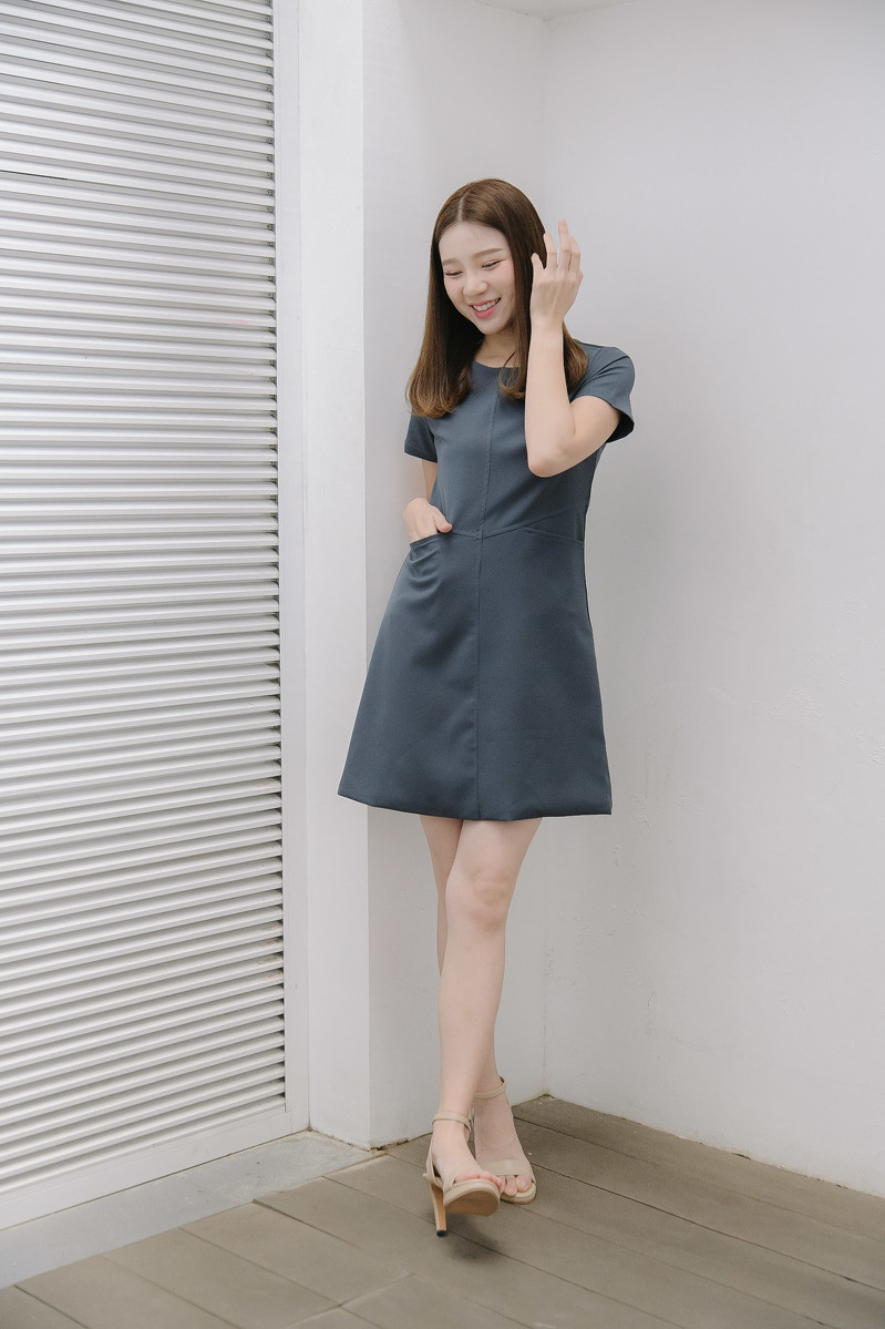 kudapy ชุดเดรสสั้นสีดำ,สีเทา กระเป๋าจริง2ฝั่งด้านข้าง คัทติ้งตัดต่อกลางลำตัวและดีไซน์ซ่อนกระเป๋า