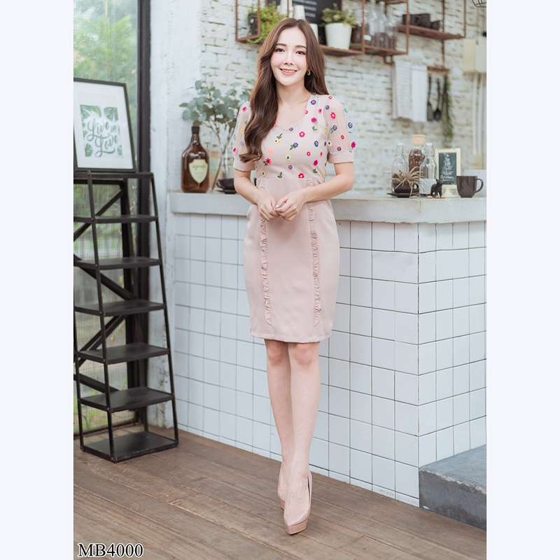 kudapy เดรสสั้นสีชมพู/ครีม ลายตาข่ายสวยดูดีน่ารักมากๆ