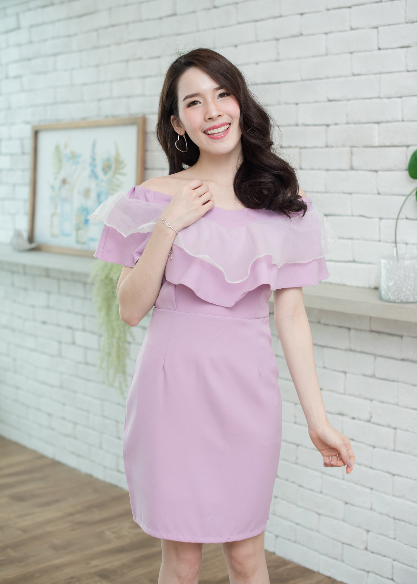 kudapy เดรสสั้นออกงานสีม่วง เดรสสั้นเปิดไหล่ แต่งระบายไหล่ผ้าแก้ว ทรงสวย มีซับใน ซิบหลังนะคะ