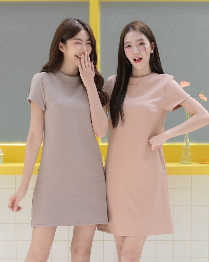 kudapy เดรสคอกลมแขนสั้น เน้นแบบเรียบใส่ง่าย ทรงสวยใส่สบาย ผ้าเนื้อนิ่มไม่หนาไม่บางเกินไป
