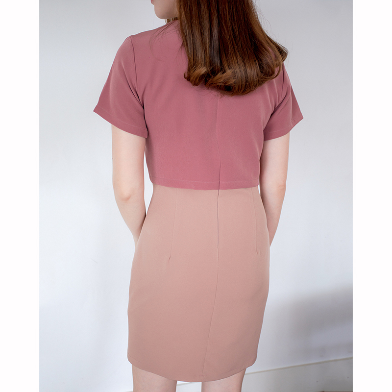 kudapy เดรสสั้นสีเขียวทหาร/สีเลมอน/สีชมพูเข้ม ซิปหลัง เข้ารูปทรงสวยเป๊ะ กิมมิคแต่งกระดุมที่บ่า ดูภายนอกเหมือนใส่แยกชิ้น