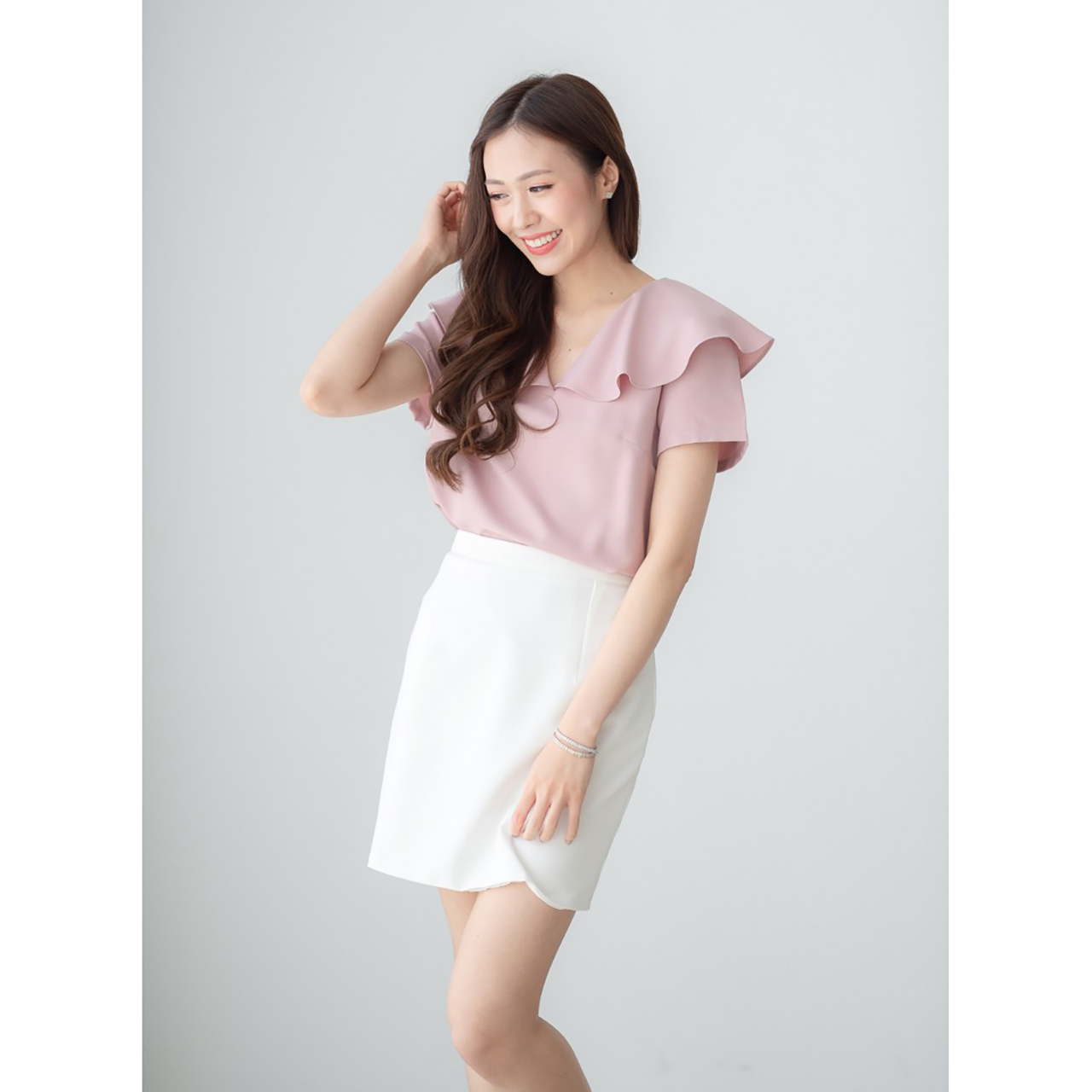 kudapy เสื้อสีเทาฟ้า ชมพู ดำ ขาว คอระบายคอทรงพลิ้ว รุ่นนี้น่ารักสไตล์ญี่ปุ่น (เฉพาะเสื้อ)