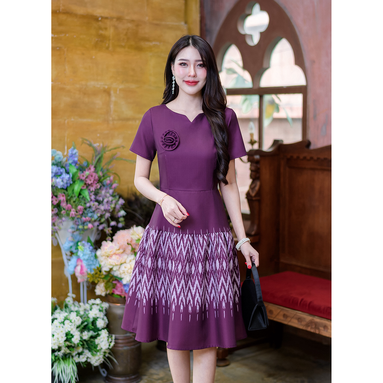 kudapy เดรสสั้นสีเปลือกมังคุด/สีกรม ผ้าพิมพ์ลายไทย เนื้อผ้าโพพลีผสมเนื้อเบาผ้าไม่หยาบใส่สบาย