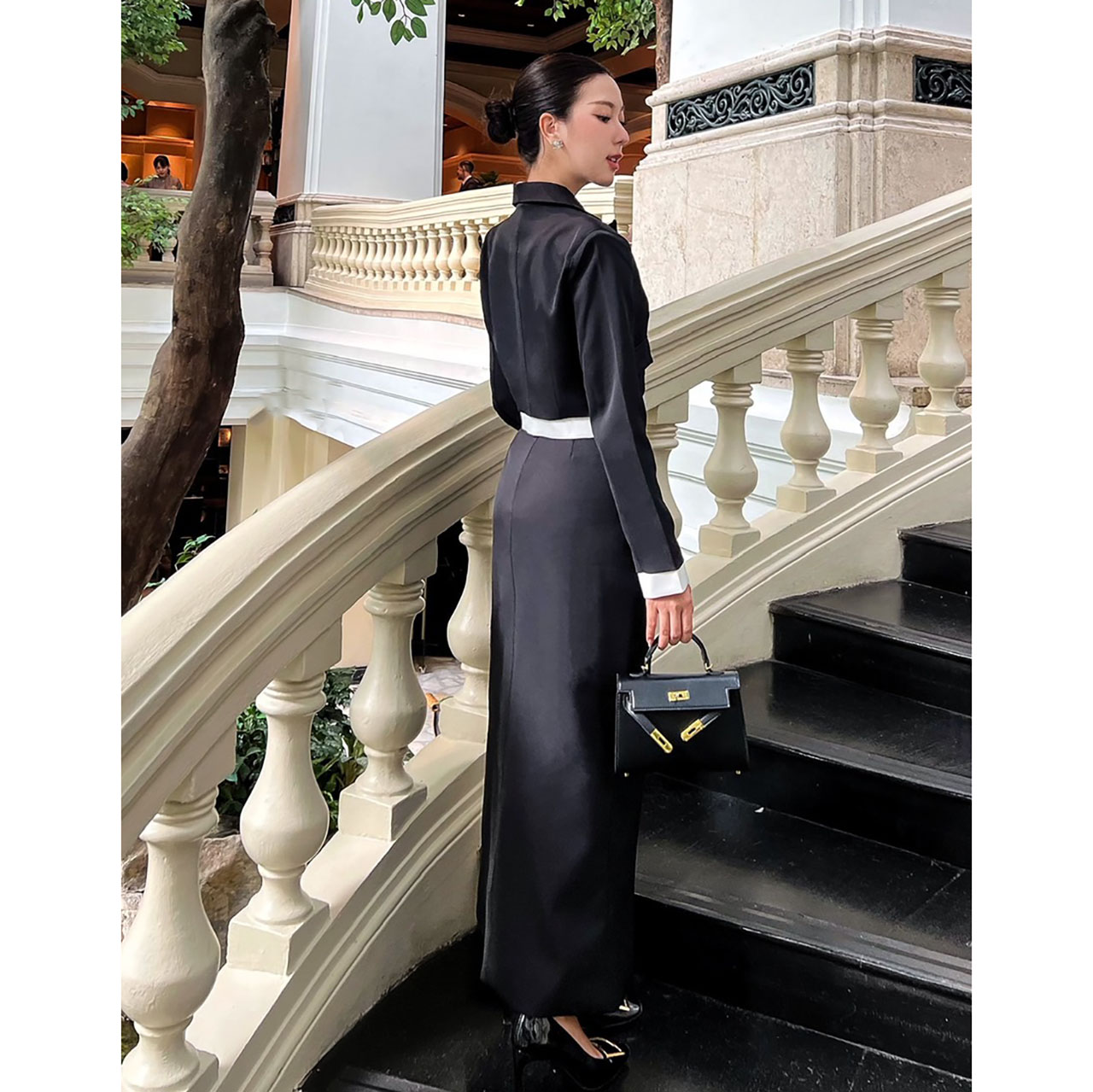 kudapy เซ็ทครอป กระโปรงยาว ตัวเสื้อแต่งกระเป๋าหลอก 2ข้าง ดับเบิ้ลเลเยอร์เป็นสีขาว กระดุมจริงสีเดียวกับผ้า แต่งปลายแขนสีขาว