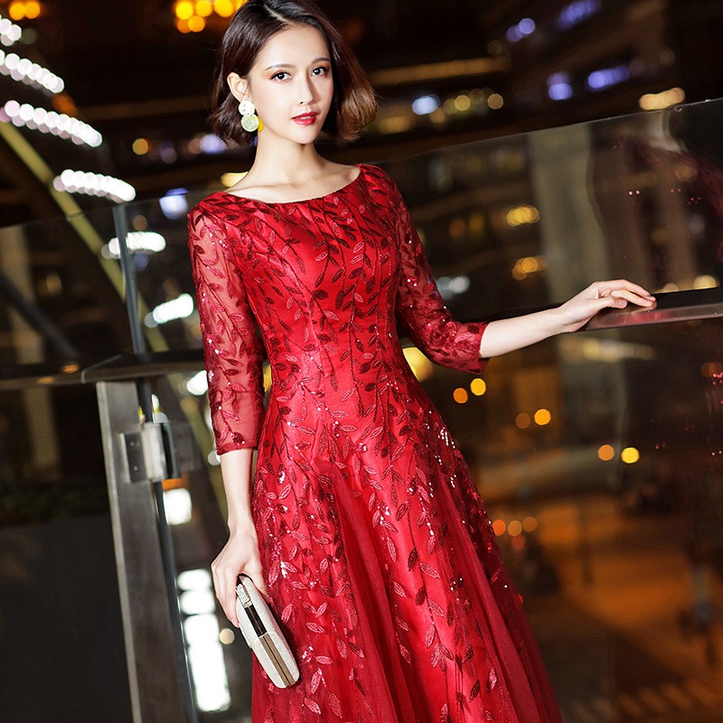 kudapy เดรสยาว ชุดราตรียาวสีแดง/สีครีมทอง/สีน้ำเงิน เดรสออกงานปักลายใบไม้แขนสามส่วน กระโปรงทรงหางปลา เรียบหรูดูแพง สวยดูดี แบบสวยทันสมัย ใส่ออกงาน