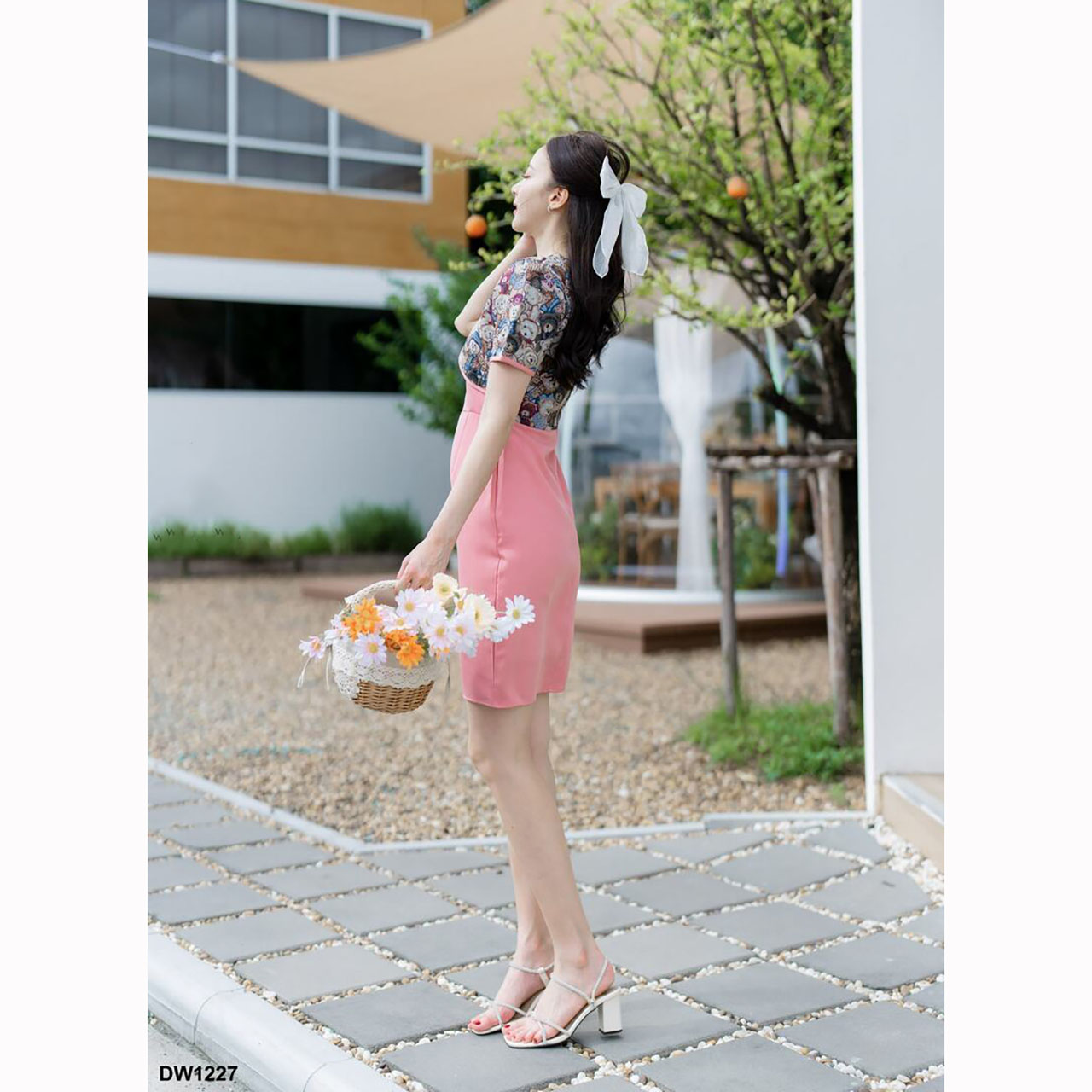 kudapy เดรสสั้นสีชมพู/สีฟ้า/สีกรม ผ้าพื้นแต่งกั๊กหมี ลายดอกไม้ สวยดูดี