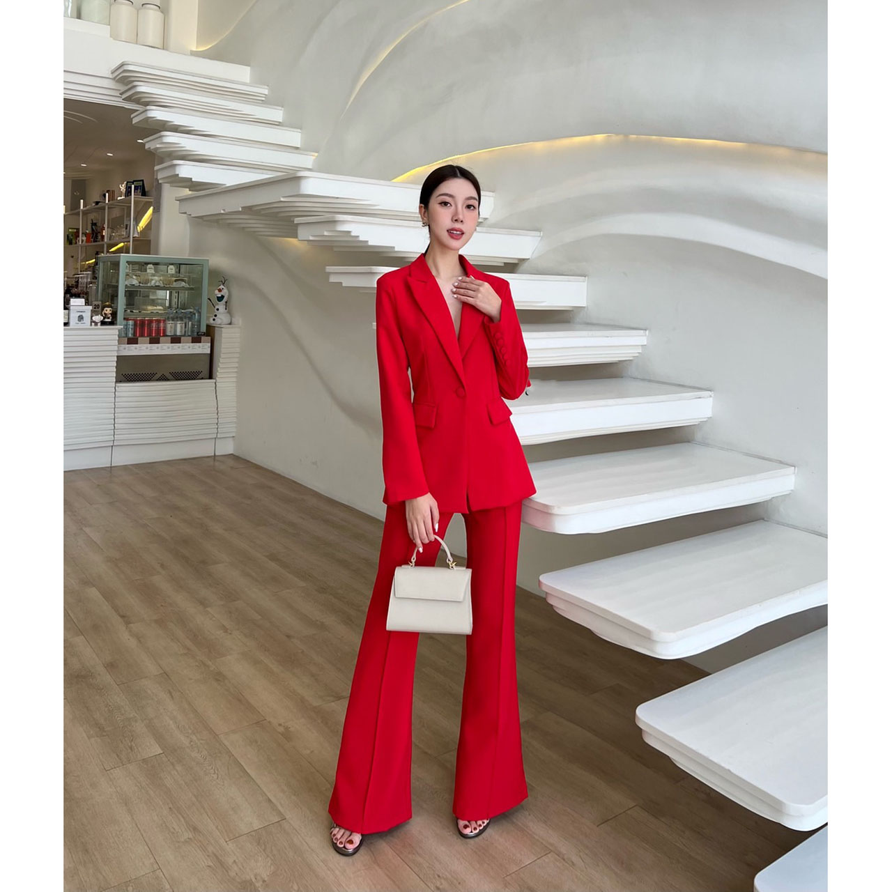 kudapy setsuit เสื้อ+กางเกง ตัวเสื้อออกแบบให้มีกระดุมปั้มผ้าเดียวกับสูท 1 เม็ดติดได้จริง กระเป๋าจริง มีซับในทั้งตัว