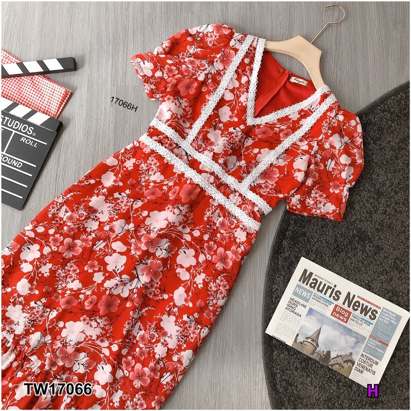 kudapy แม็กซี่เดรสยาวสีชมู ครีม ดำ เทา แดง แขนสั้น ผ้าชีฟองพิมลายดอกไม้ อกแต่งลูกไม้ มีซับใน มีซิปหลัง