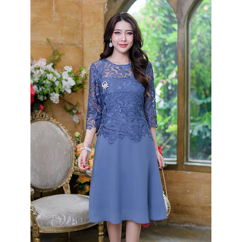 kudapy เดรสสั้นสีชมพูกลีบบัว/สีฟ้าคราม ผ้าลูกไม้ดีเนื้อเงาทอลาย ตัวกระโปรงเป็นผ้าชีฟอง มีซับใน ซิปด้านหลัง