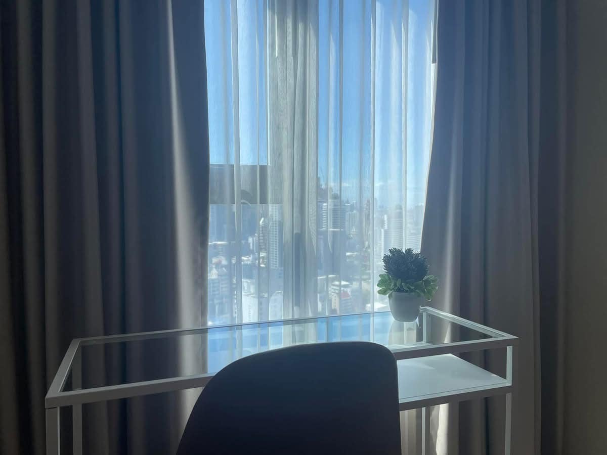 โซนพื้นที่ BTS เพลินจิต ให้เช่าห้องแบบ 2ห้องนอน 2ห้องน้ำ คอนโด Life One Wireless (ไลฟ์ วัน ไวร์เลส) High Rise ขนาดห้อง 58 ตรม. ชั้น 35 ที่จอดรถ2คัน