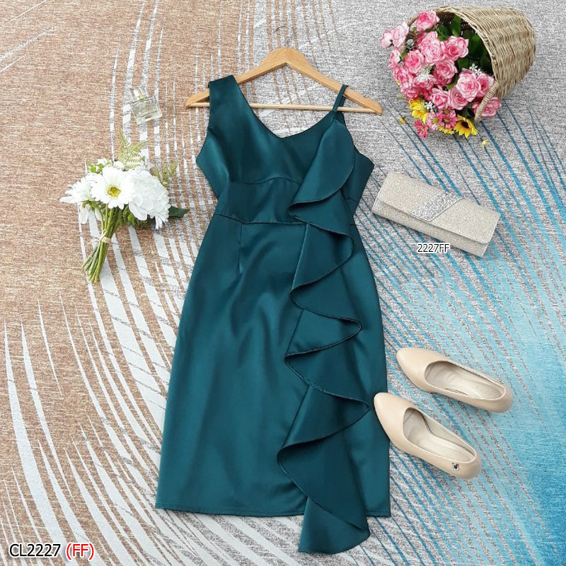 kudapy เดรสสายเดี่ยวสีน้ำตาลเข้ม/สีเขียว/สีฟ้า/สีน้ำตาล ผ้าซาร่าเงา แต่งระบายย้วยลงมาเพิ่มความโดดเด่นให้กับชุด