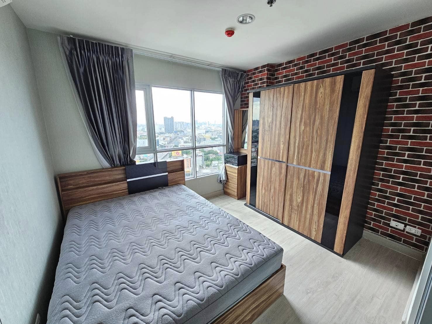 สนใจชมห้องติดต่อได้เลย Line ID: Smile-easy ปล่อยเช่าคอนโด Aspire Ngamwongwan (แอสไพร์ งามวงศ์วาน) - 1ห้องนอน 1ห้องน้ำ 1ห้องนั่งเล่น - ใกล้ เดอะมอลล์งามวงศวาน - ขนาดห้อง 30 ตรม. ชั้น 28