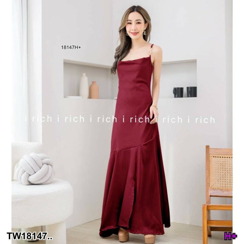 kudapy เดรสราตรียาว สายเดี่ยว แต่งไขามุก ผ้าเงาซาร่า ชายเดรสแต่งระบาย มีซิปหลัง