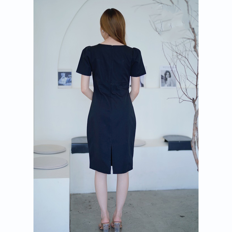 kudapy เดรสสั้นสีดำ/สีชมพู คอหัวใจคาดเอว