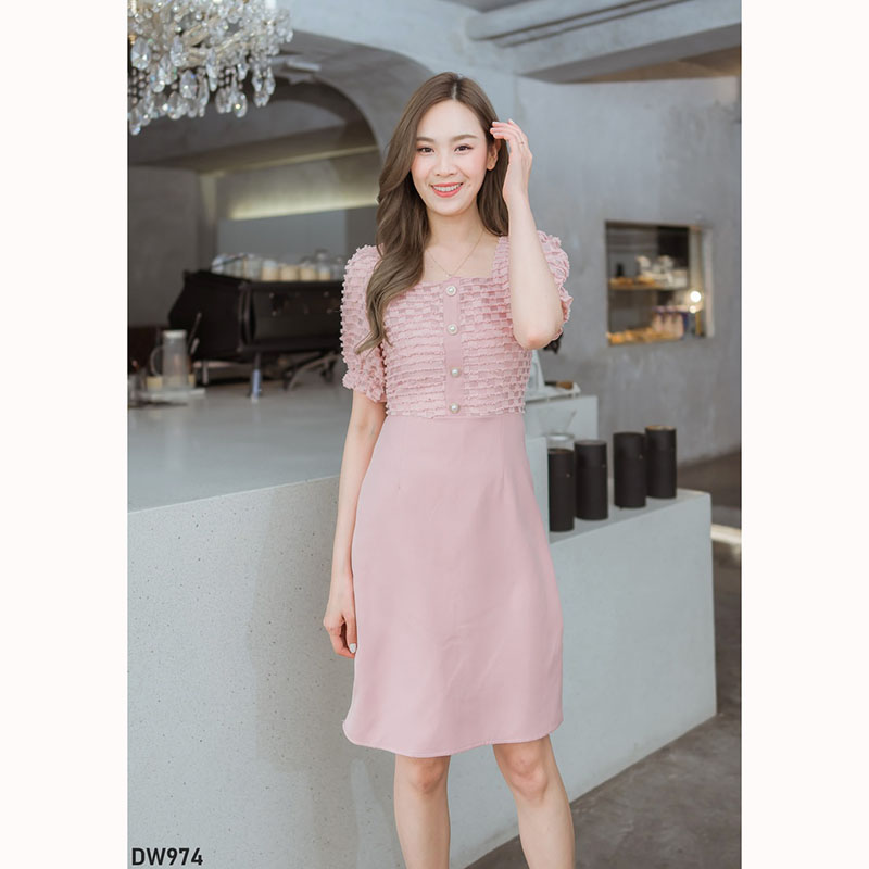 kudapy เดรสสั้นสีชมพู/สีฟ้า/สีดำ ผ้าทอแขนจั๊มแต่งกระดุม