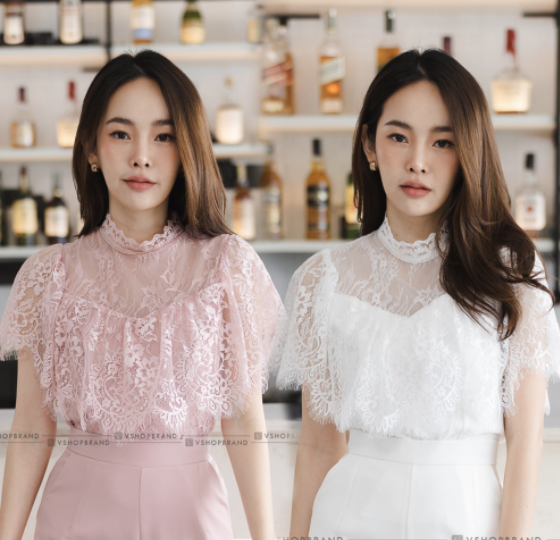 kudapy เสื้อลูกไม้สีขาว,สีชมพูแต่งระบายรอบอก ผ้าลูกไม้เนื้อนิ่ม สีสวยงานขายดีมากกค่ะรุ่นนี้