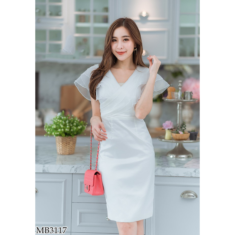 kudapy เดรสสั้นสีครีม/สีน้ำตาล/สีชมพู/สีขาว เข้ารูปคอไขว้ระบายผ้าแก้ว