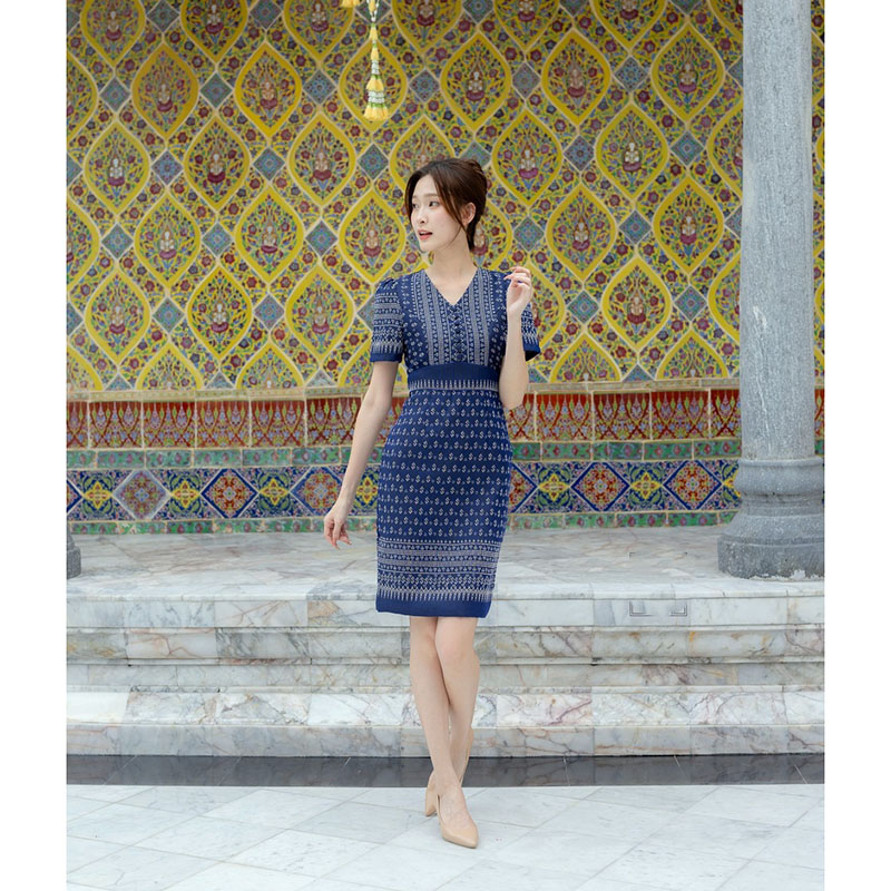kudapy เดรสสั้นสีกรม/สีดำ ผ้าไทยคอวีลายขอเล็ก ใส่ทำงาน ไปงานวัดสวยดูดี