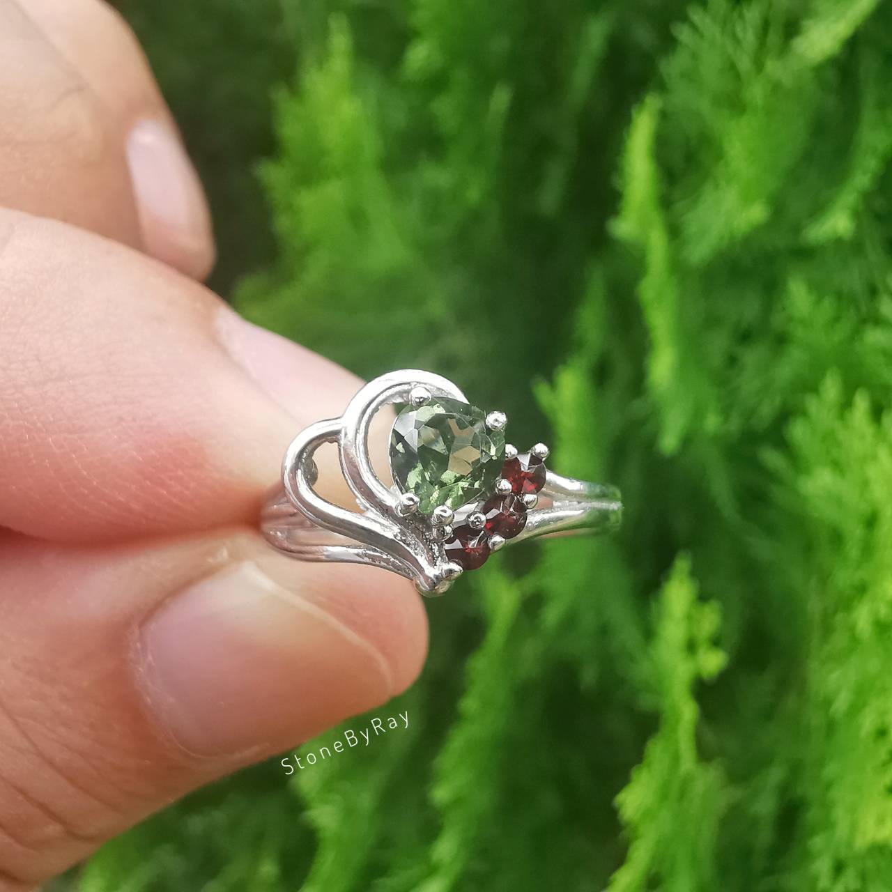 แหวนเงินสะเก็ดดาวโมดาไวต์(Moldavite)