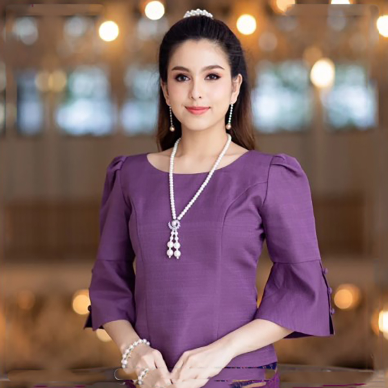 kudapy (ฉพาะเสื้อ) เสื้อผ้าไหม คอกลม สีขาว สีส้ม สีม่วงเข้ม สีม่วงอ่อน สีฟ้า แต่งกระดุมปลายแขน เอวปล่อย ทรงสวยหรู ซิปหลัง สวมใส่สบาย ชุดไทยประยุกต์