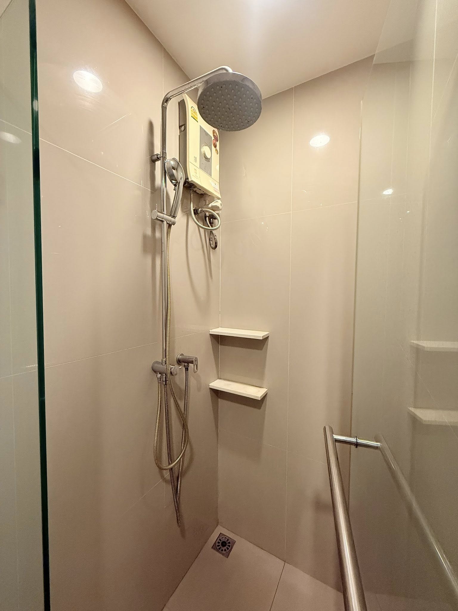 ขายคอนโด Rhythm Asoke 2 (ริทึ่ม อโศก 2) Studio / 1ห้องน้ำ ขนาดห้อง 22.56 ตรม. ชั้น 12 ขายขาดทุน 2.86 ล้านบาท รถไฟฟ้า MRT พระราม9 เพิ่งรีโนเวทห้องใหม่ สวยโปร่ง สบายตา พร้อมอยู่