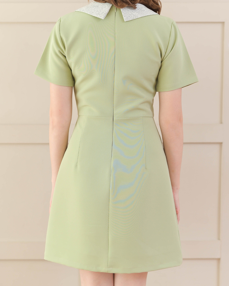 kudapy เดรสสั้นสีเทาฟ้า/สีครีมเข้ม/สีดำ/สีชมพูอ่อน คอปกแขนสั้น แต่งปกและฝากระเป๋าด้วยผ้าชาแนลโทนสีแมทช์กับชุด