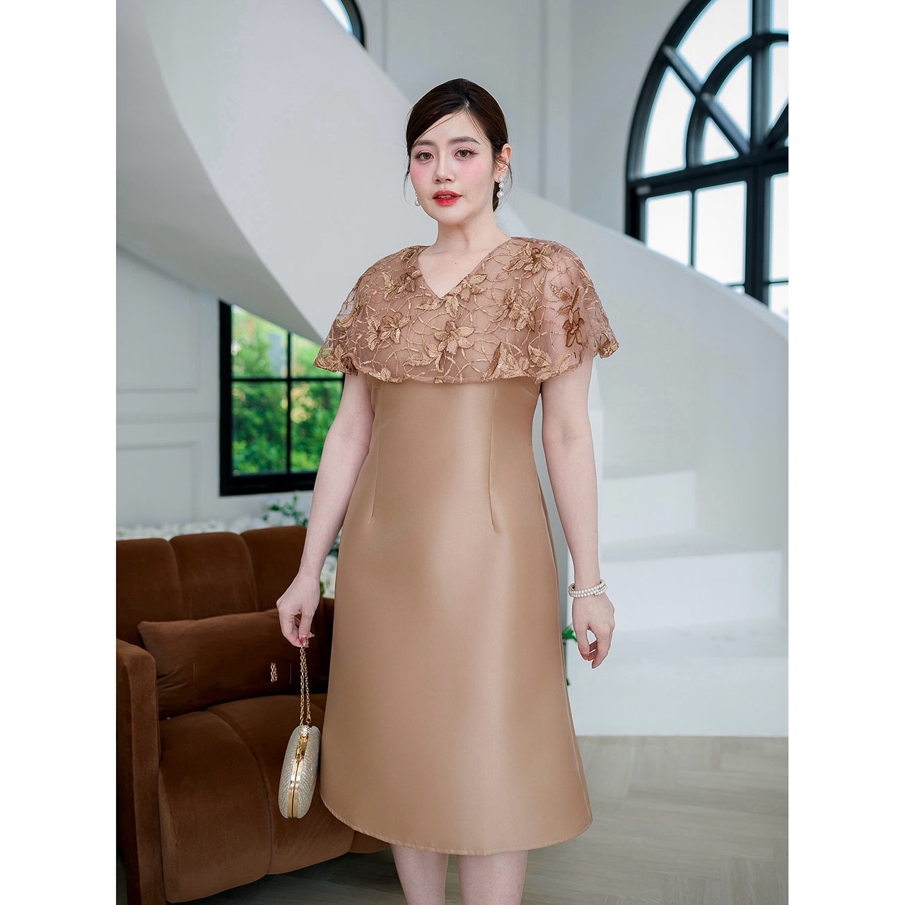 kudapy เดรสสั้นสีแต่งคลุมด้วยลูกไม้คลุมไหล่แบบไม่ยาวมากสวยหวานดูน่ารัก ผ้าไหม ทรงหางปลา แต่งคลุมด้วยลูกไม้คลุมไหล่แบบไม่ยาวมากสวยหวานดูน่ารัก