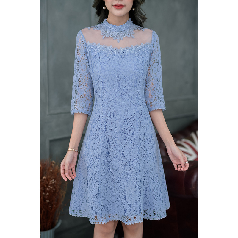 kudapy เดรสสั้นสีชมพู/สีฟ้า ลูกไม้เนื้อนิ่ม รุ่นนี้เป็นแขนศอก กระโปรงบานเล็กน้อย ช่วงอกแต่งผ้าซีทรู เก๋ที่ช่วงคอ